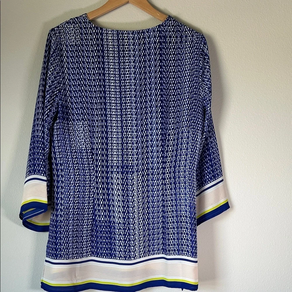 Violet & Claire Blue and White Geometric Blouse - Picture 5 of 10
